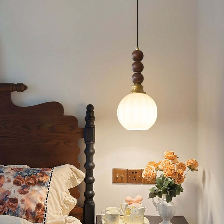 Elegancka szklana, drewniana i metalowa lampa wisząca