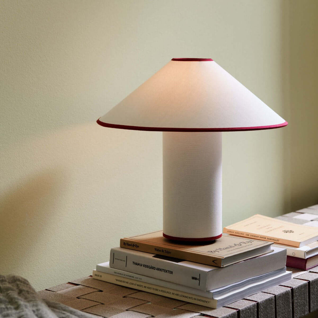 Lampa stołowa Colette z elegancką podstawą metalową