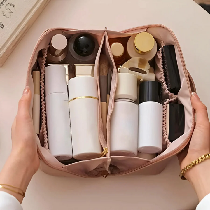 Podróżna kosmetyczka BeautyGuard. Wodoodporny organizer na makijaż, idealny do torebki, zapewnia bezpieczne przechowywanie.
