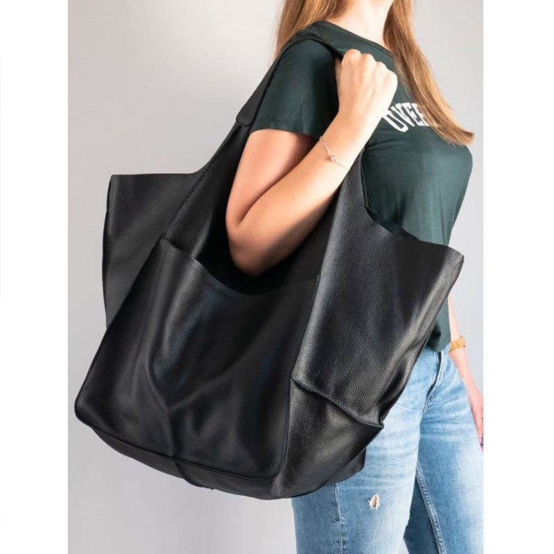 Torba damska vintage na ramię. Klasyczny design, podkreślający styl. Akcesorium must-have.