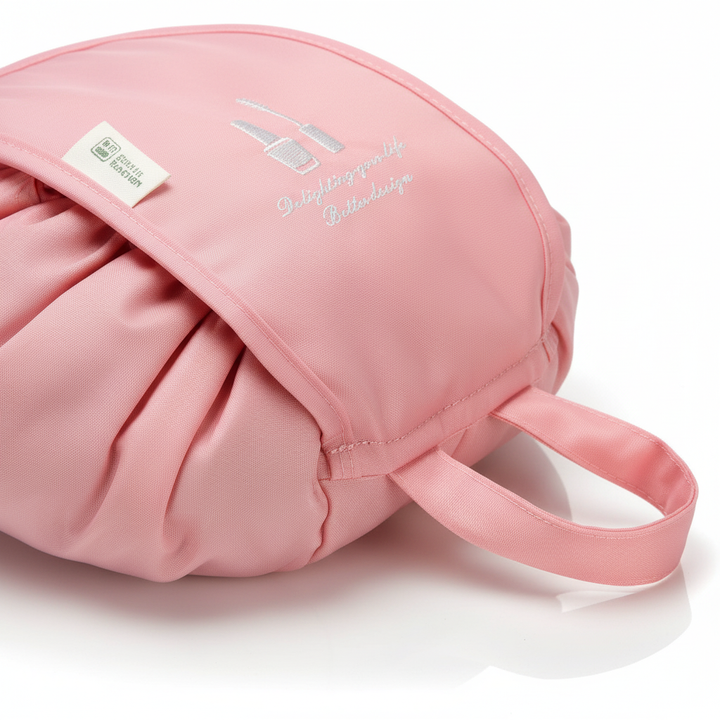 Elegancka kosmetyczka w koreańskim stylu, wodoodporna torebka GlamPouch na makijaż i akcesoria podróżne.