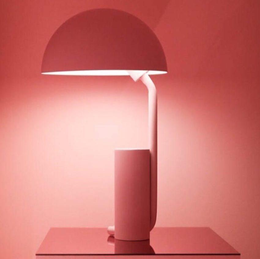 Stylowa lampa biurkowa z metalu