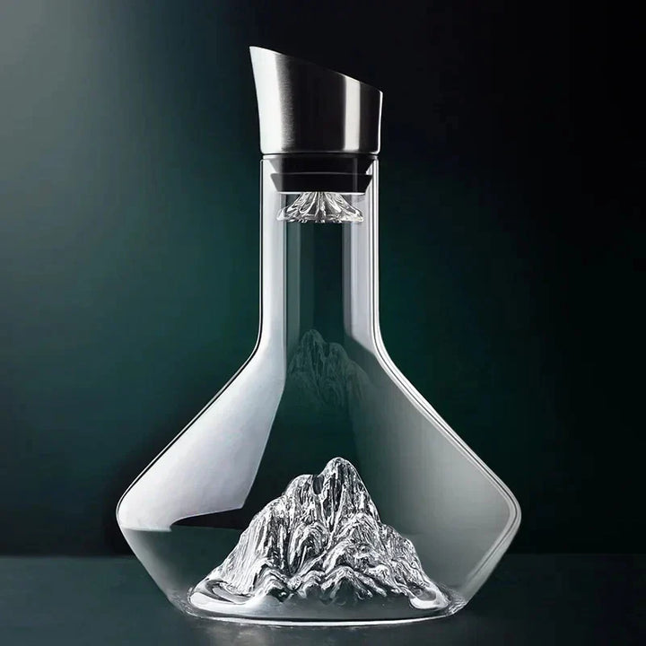 Dekanter kryształowy rzeźbiony w kształcie góry lodowej 1500ml, unikalny i wyrafinowany design dla optymalnego napowietrzania wina.