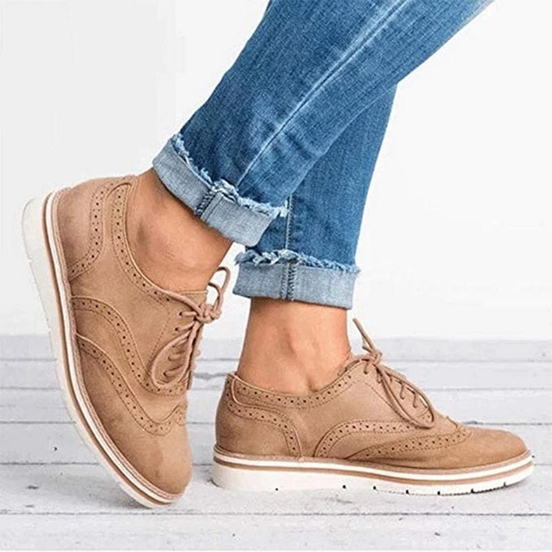 Damskie zamszowe półbuty Derby z detalami brogue, elegancki kolor, klasyczne sznurowadła, idealne do wyrafinowanego stylu.