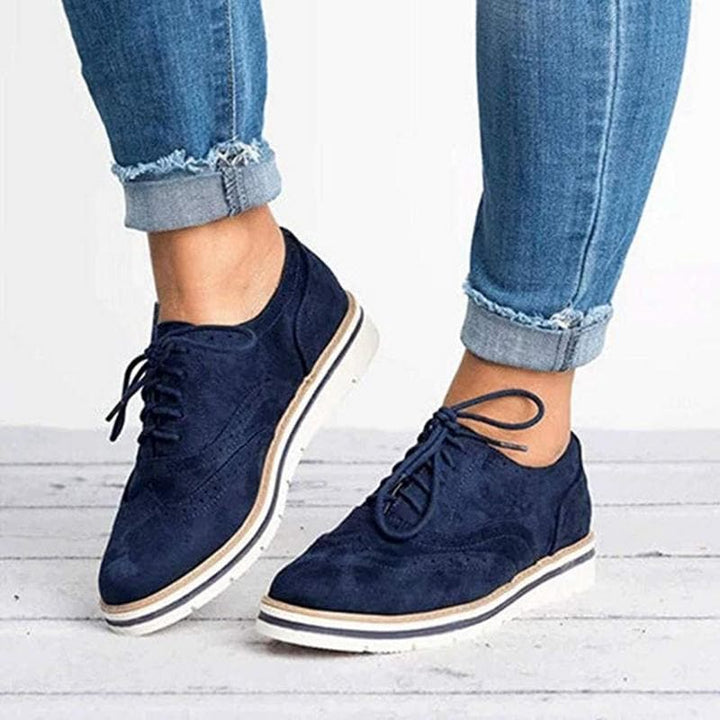 Damskie zamszowe półbuty Derby z detalami brogue, elegancki kolor, klasyczne sznurowadła, idealne do wyrafinowanego stylu.