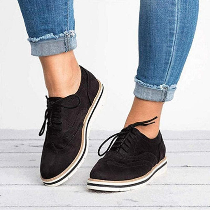 Damskie zamszowe półbuty Derby z detalami brogue, elegancki kolor, klasyczne sznurowadła, idealne do wyrafinowanego stylu.