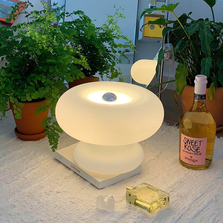 Lampa stołowa o designie Donut do sypialni