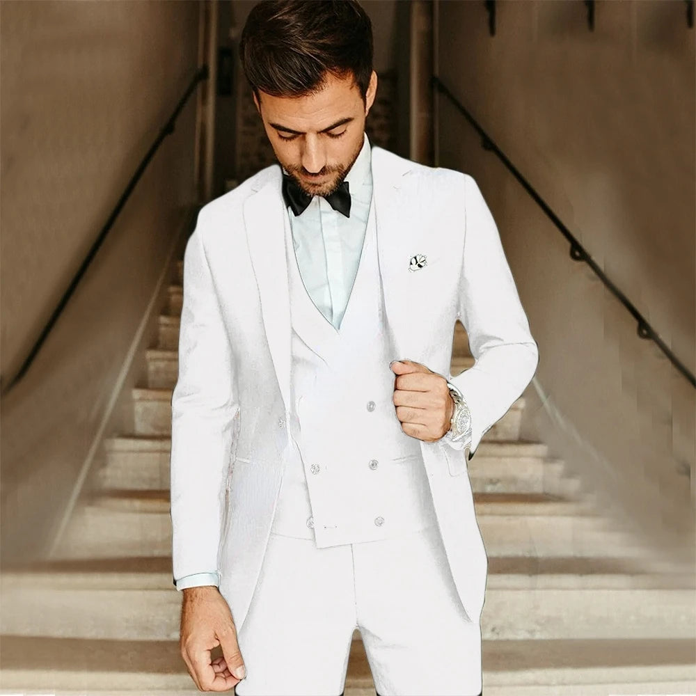 Męski trzyczęściowy garnitur slim fit z luksusowej tkaniny, dwurzędowy, idealny na formalne wydarzenia