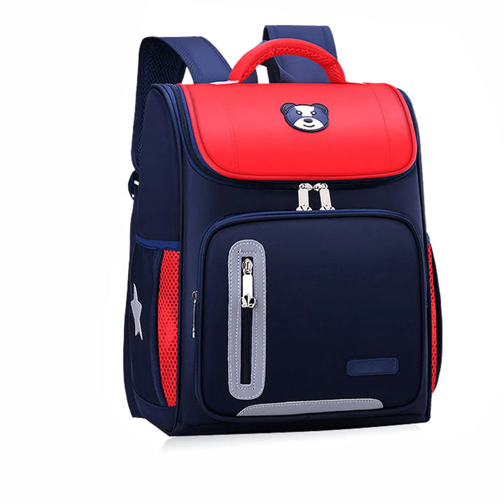 Praktyczny plecak szkolny dziecięcy z misiem. Wygodna torba na książki, z odblaskami dla bezpieczeństwa ucznia.