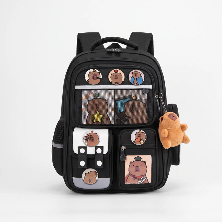 Personalizowany plecak szkolny z kapibarą. Funkcjonalny design, wiele komór na książki i akcesoria.