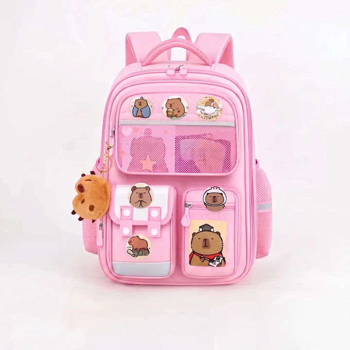 Funkcjonalny plecak szkolny kapibara, idealny na książki i akcesoria. Personalizowany design dla dziecka.