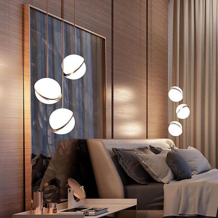 Lampa Croissant z akrylu i mosiądzu