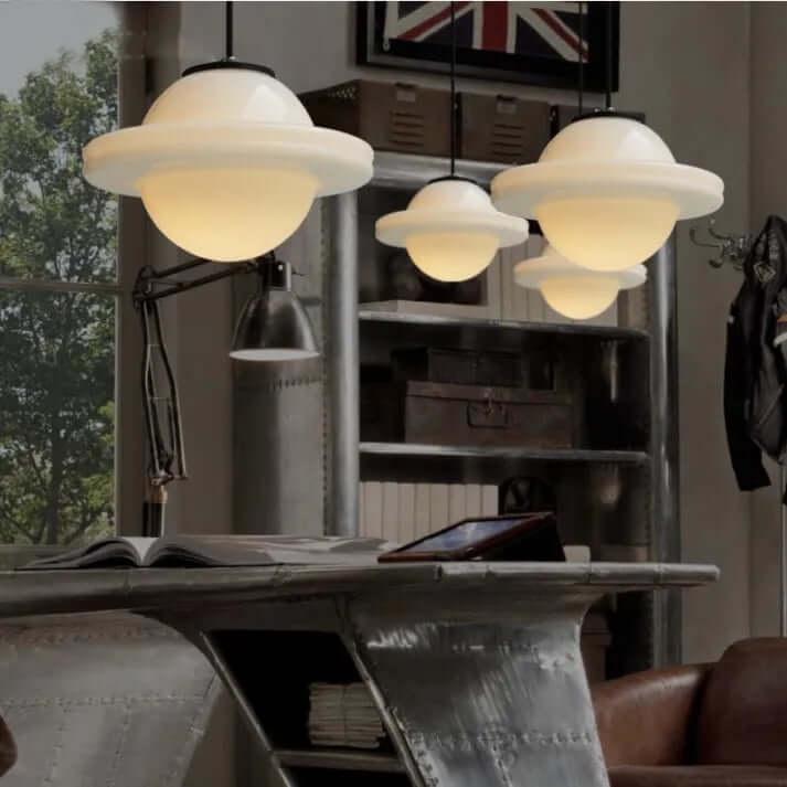 Wisząca lampa geometryczna z mlecznego białego szkła w stylu vintage