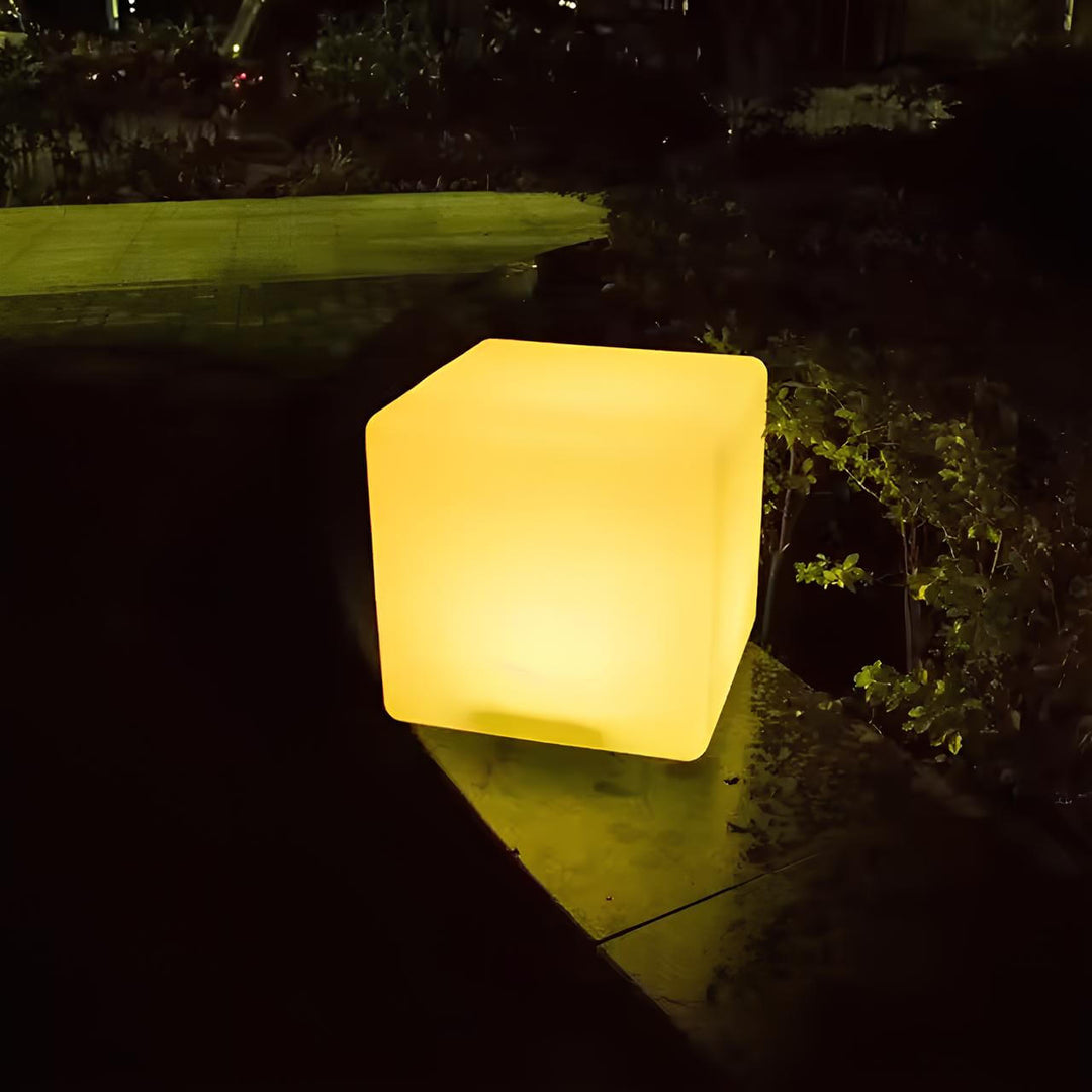 Kwadratowa lampa ogrodowa