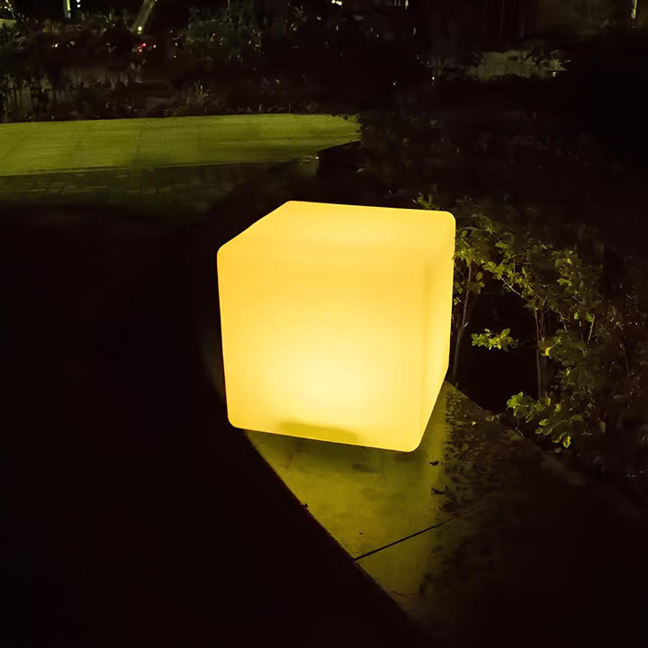 Kwadratowa lampa ogrodowa
