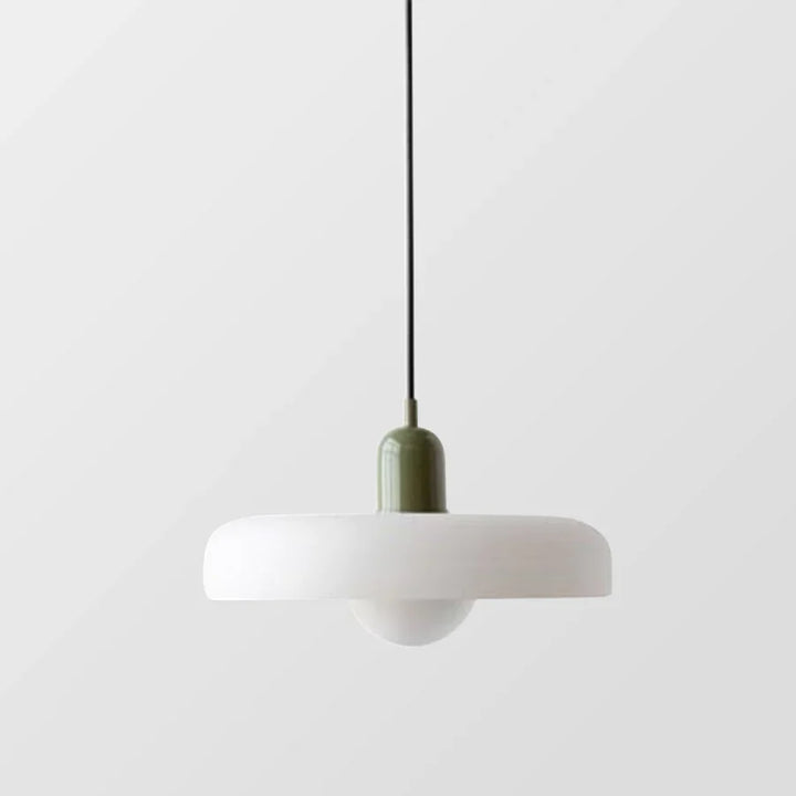 Elegancka lampa sufitowa, marmurowa, inspirowana stylem skandynawskim.