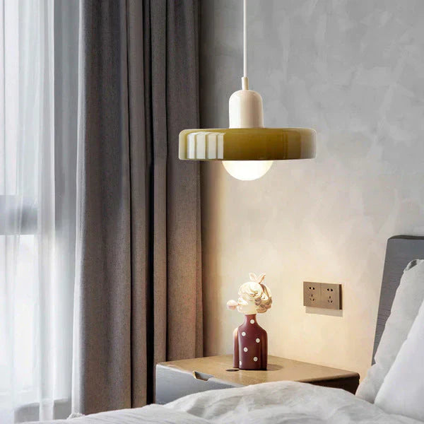 Lampa wisząca marmurowa, elegancka, do domu. Skandynawski styl oświetlenia.