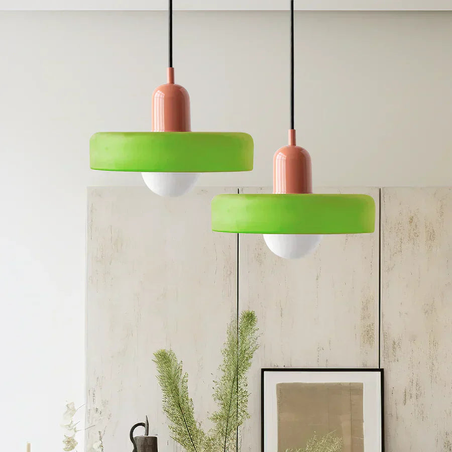 Marmurowa lampa sufitowa, elegancka i minimalistyczna. Skandynawski design.