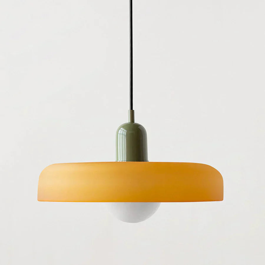 Lampa sufitowa marmurowa, elegancka i praktyczna. Skandynawski design.