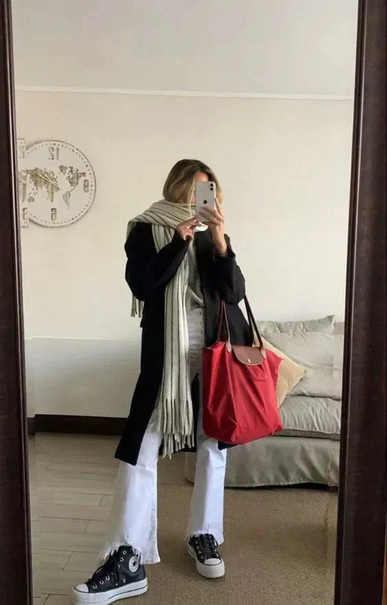 Elegancka torebka damska na ramię, klasyczna i modna, idealna na co dzień i do biura.