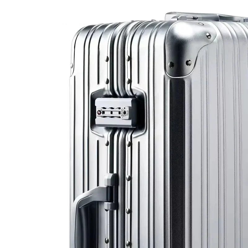 Elegancka walizka aluminiowa Aluminium-Magnesium z zamkiem TSA, kołami 360, idealna na podróże.