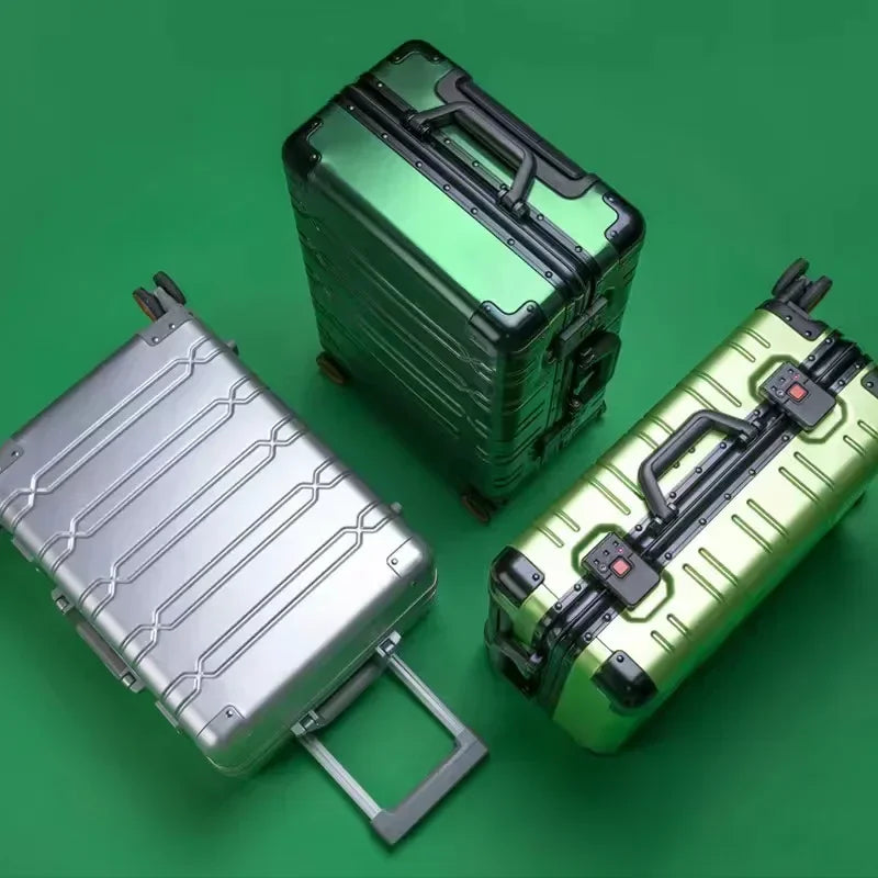 Bezpieczna walizka aluminiowa Vienna Voyager z wbudowanym zamkiem TSA, ochroni zawartość podczas podróży.
