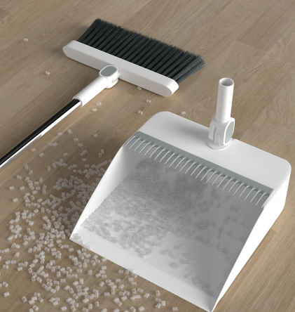 Zestaw miotły i szufelki z obrotową głowicą 180°, ergonomiczny design, skuteczne czyszczenie zakamarków pod meblami.