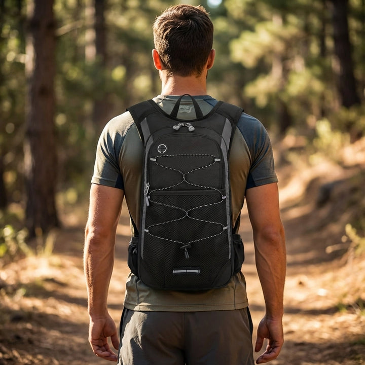 Ergonomiczny plecak turystyczny dzienny Pathcore, idealny na wędrówki i codzienne aktywności outdoorowe.