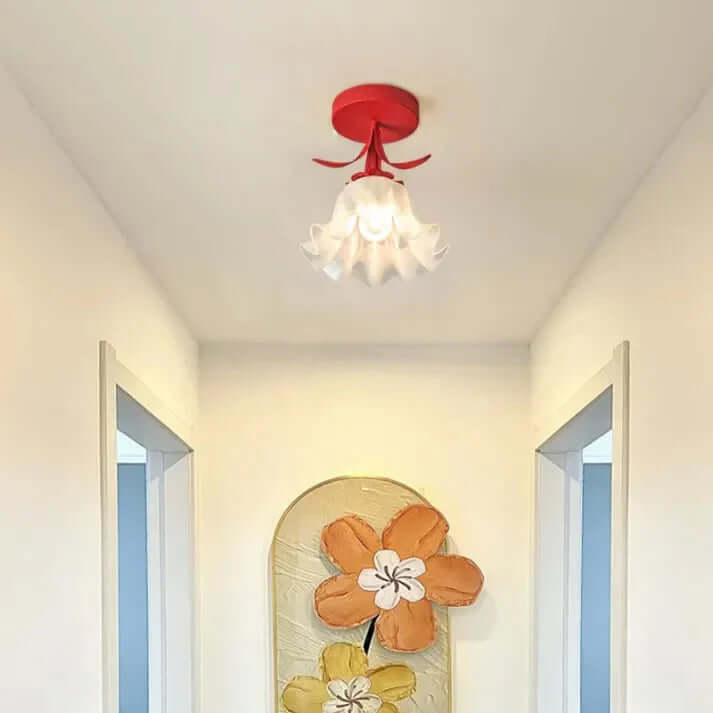 Prosta plafoniera Tiffany z mini-kwiatami