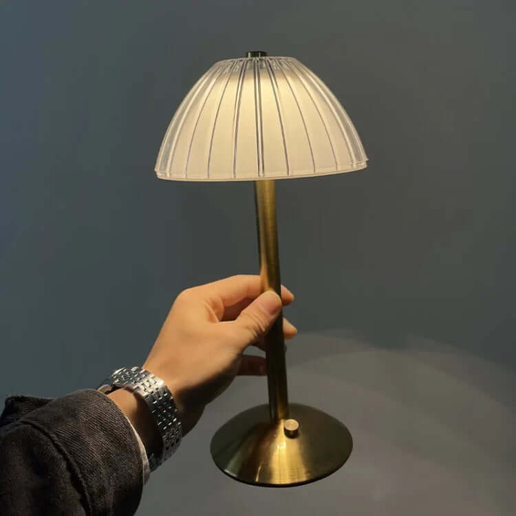 Bezprzewodowa lampa stołowa z metalu i kryształu