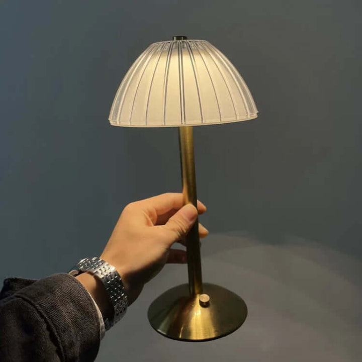 Bezprzewodowa lampa stołowa z metalu i kryształu