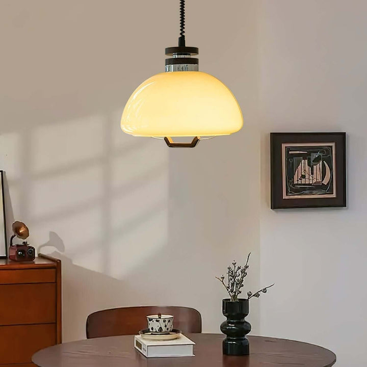 Lampa Vela Pudding z metalowymi detalami