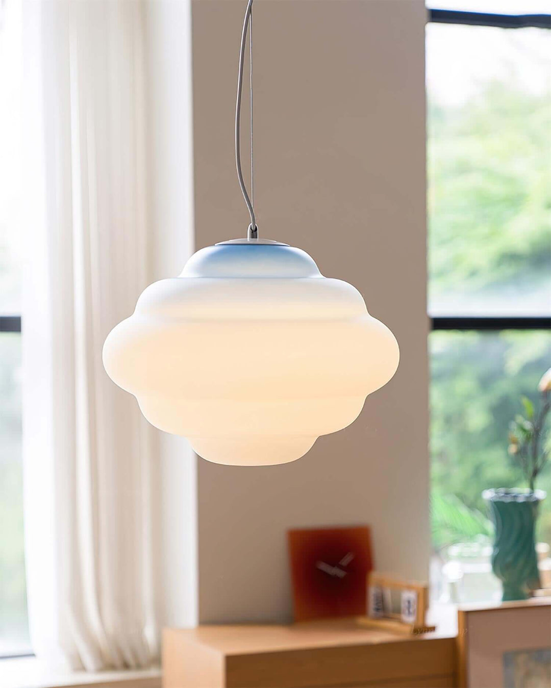 Lampa wisząca w kształcie chmury z efektem gradientu