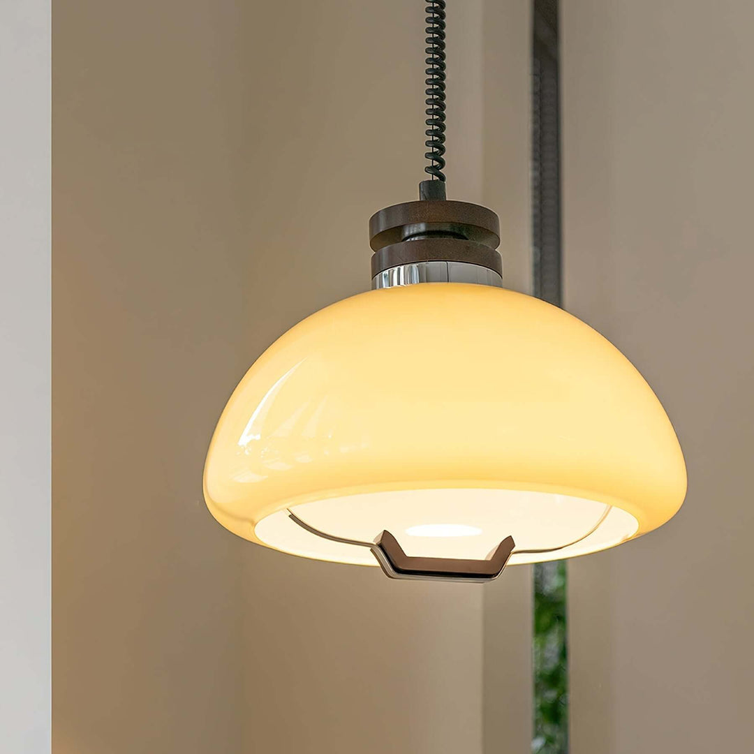 Lampa wisząca Vela Pudding włączona