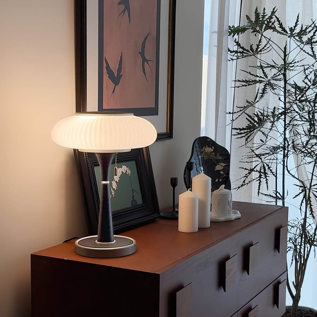 Lampa stołowa w stylu skandynawskim