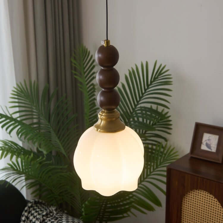 Elegancka szklana, drewniana i metalowa lampa wisząca