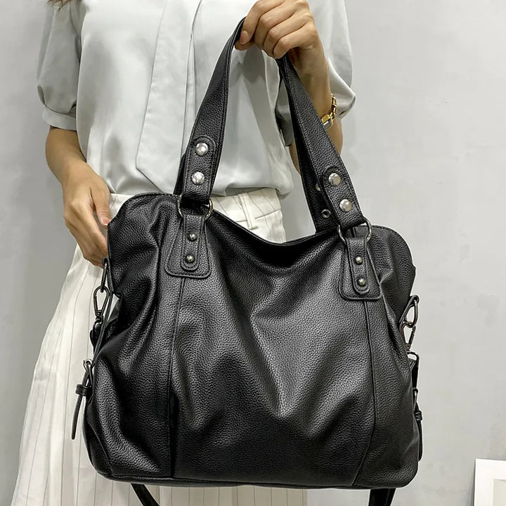 Elegancka torba shopper ze skóry groszkowanej dla studentów i profesjonalistów, przestronna i stylowa, dostępna w kolorze beżowym