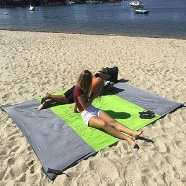 Duży wodoodporny koc plażowy, dla 5-8 dorosłych, łatwy w użyciu, odporny na piasek i wodę, poliester, idealny na pikniki.