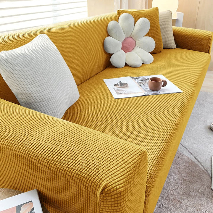 Jasnoszary elastyczny pokrowiec na sofę z eleganckim wzorem i antypoślizgowym wykończeniem, dostępny w wielu rozmiarach do modnych salonów