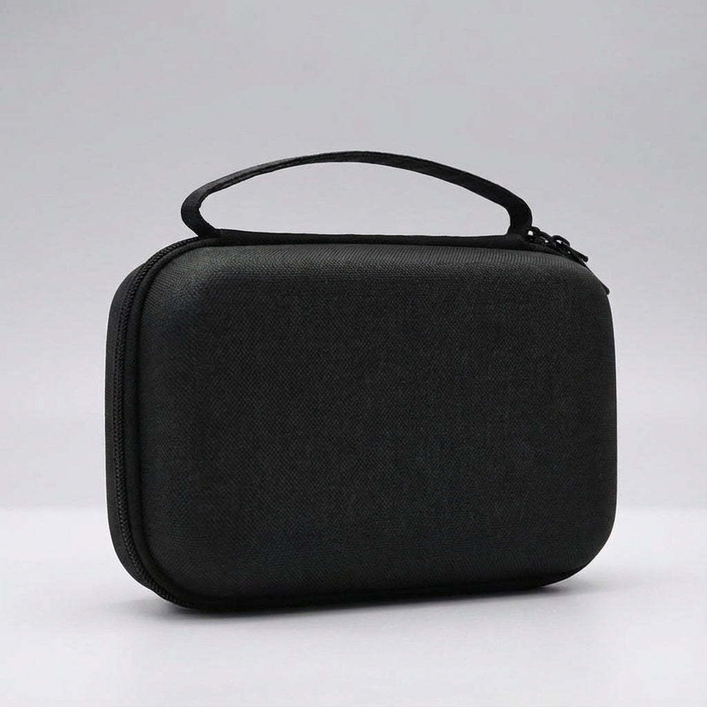 Zamknięty, kompaktowy organizer podróżny Travellox. Etui chroni kable i akcesoria elektroniczne.