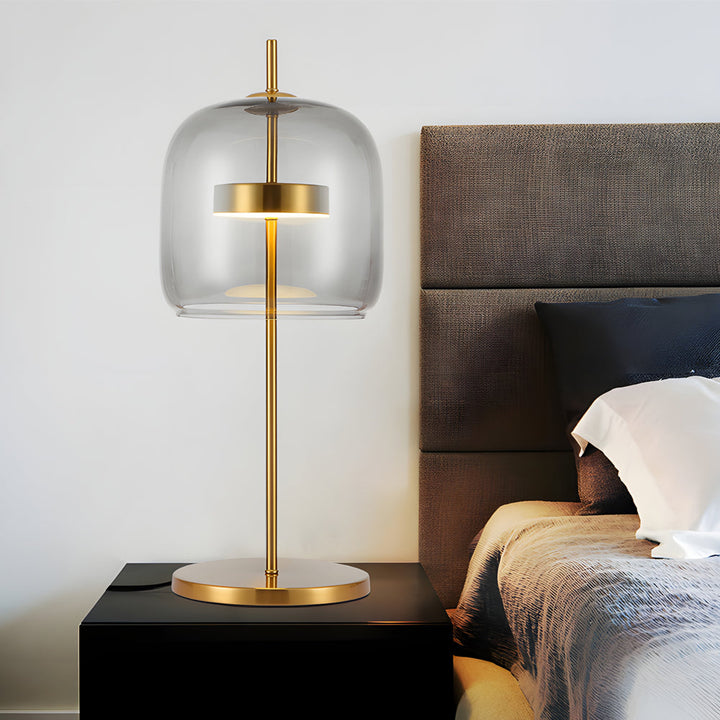 Lampa stołowa z przydymionego szkła, nowoczesny design, miękkie światło, idealna do wystroju wnętrz, ciepła atmosfera.