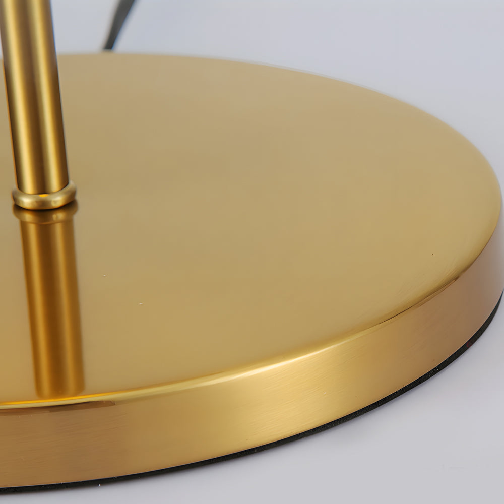 Lampa stołowa z przydymionego szkła, nowoczesny design, miękkie światło, idealna do wystroju wnętrz, ciepła atmosfera.