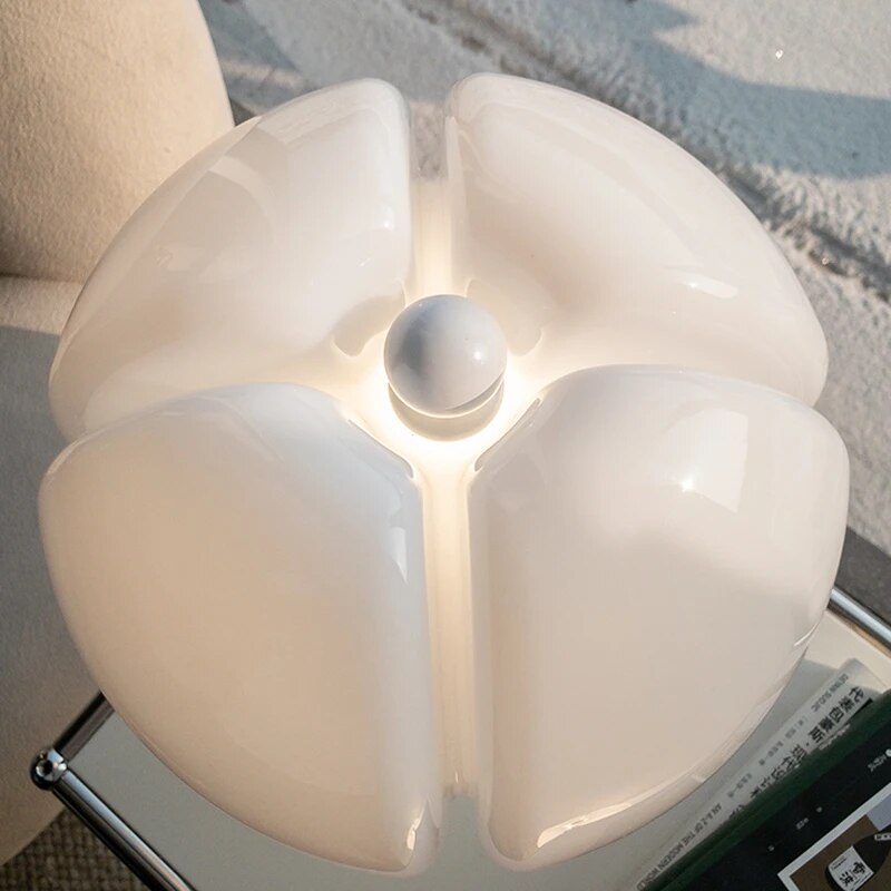 Stołowa Lampa Kwietna retro bezprzewodowa LED, kwiatowy design ze stali, miękkie i ciepłe światło, elegancki wystrój wnętrz