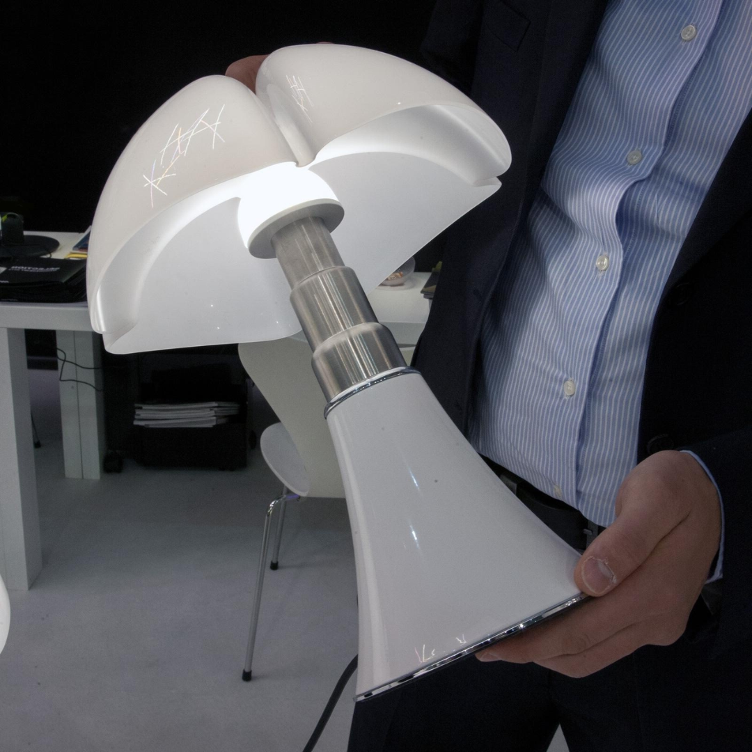 Stołowa Lampa Kwietna retro bezprzewodowa LED, kwiatowy design ze stali, miękkie i ciepłe światło, elegancki wystrój wnętrz