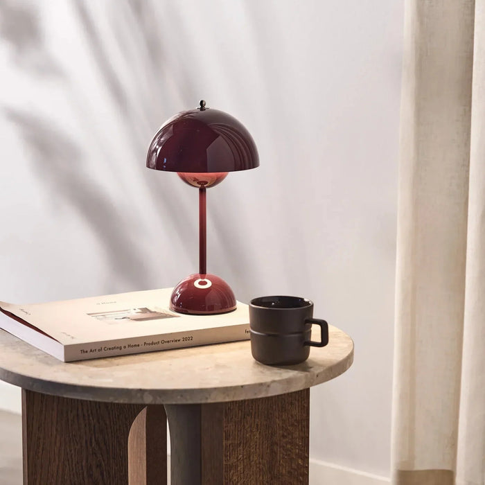 Lampa stołowa LED AuroraGlo, beżowo-czerwona, elegancki design, bezprzewodowa, idealna do salonu, biura, na taras.