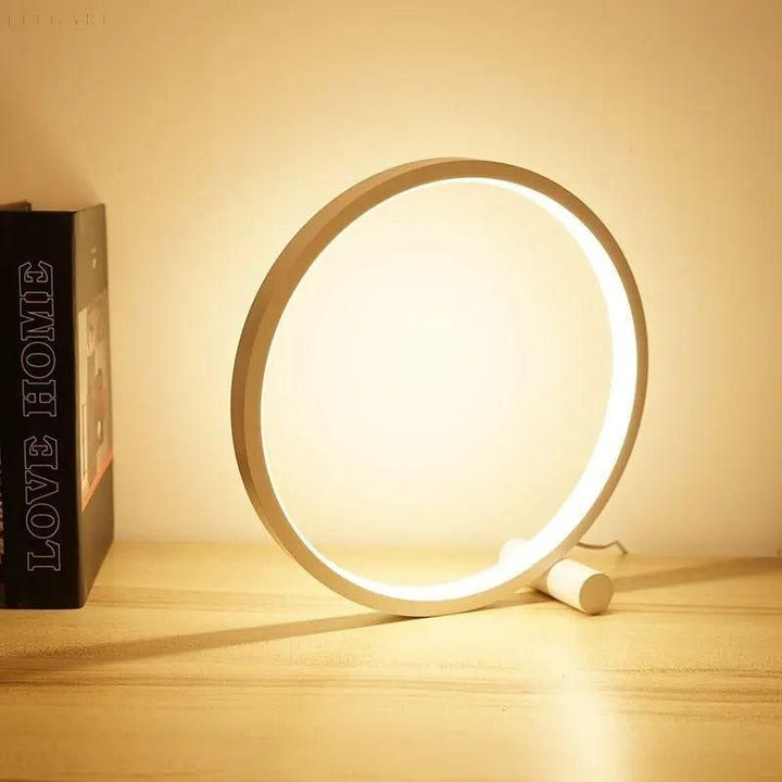 Nowoczesna dotykowa lampa stołowa LED o okrągłym, minimalistycznym designie, zapewniająca eleganckie oświetlenie.
