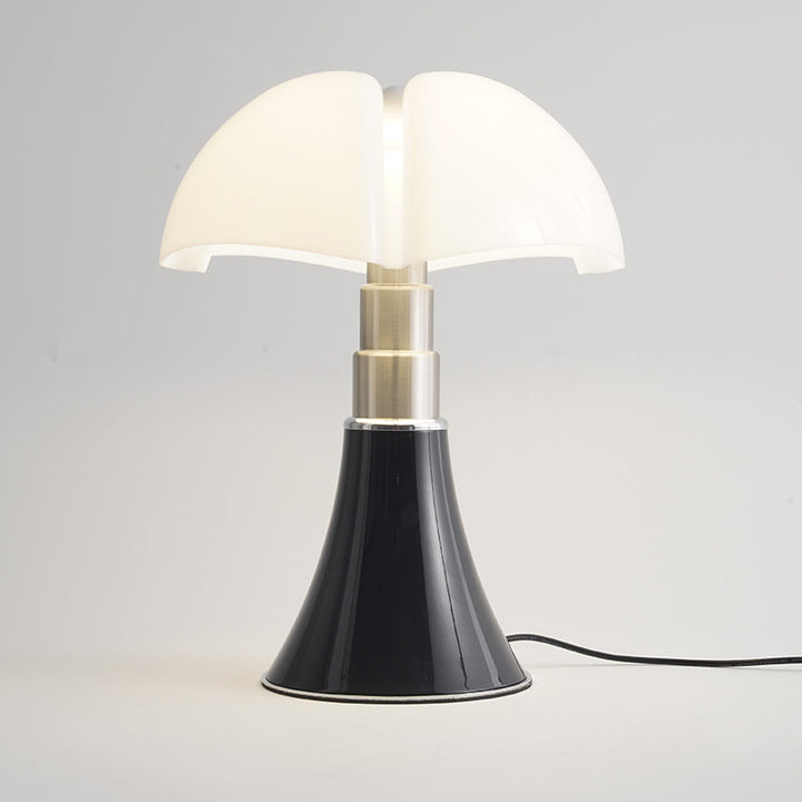 Retro lampa LED ClassicGlow, elegancki i jasny design, z abażurem z akrylu i aluminium, energooszczędna.