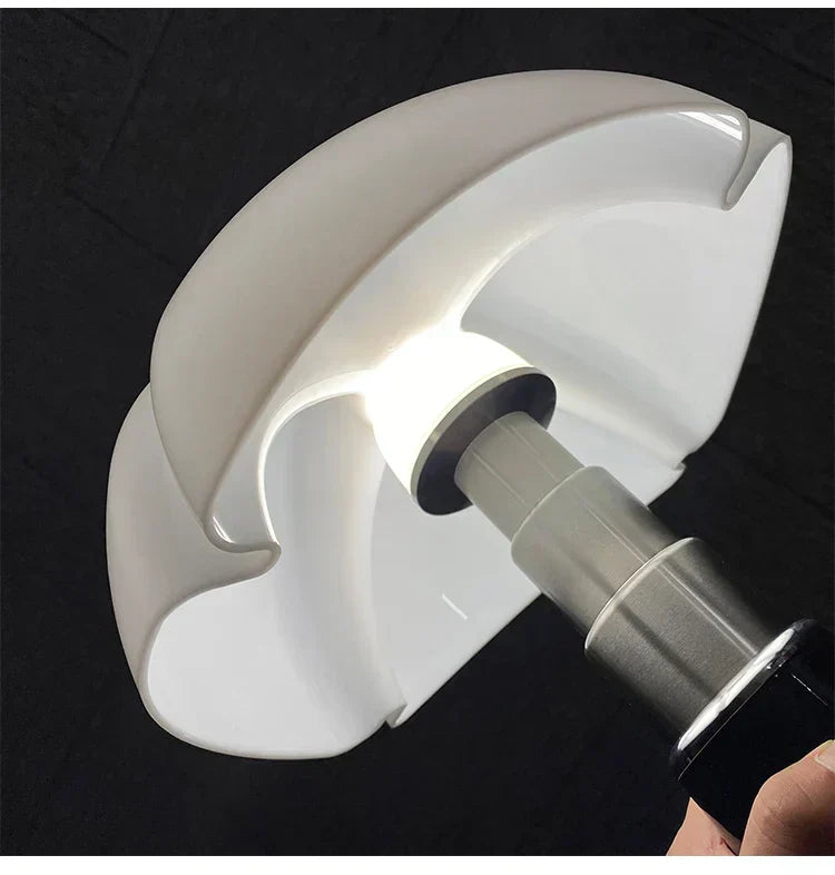 Retro lampa LED ClassicGlow, elegancki i jasny design, z abażurem z akrylu i aluminium, energooszczędna.