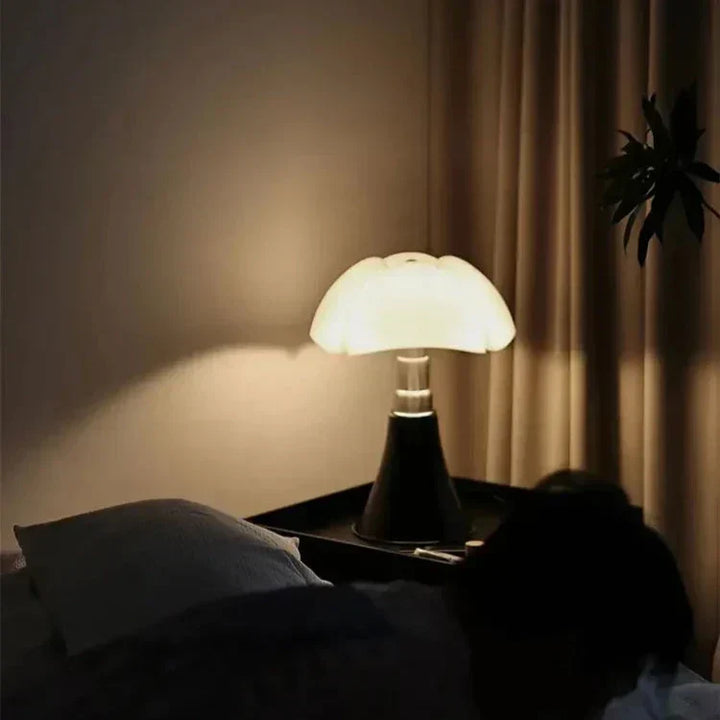 Retro lampa LED ClassicGlow, elegancki i jasny design, z abażurem z akrylu i aluminium, energooszczędna.