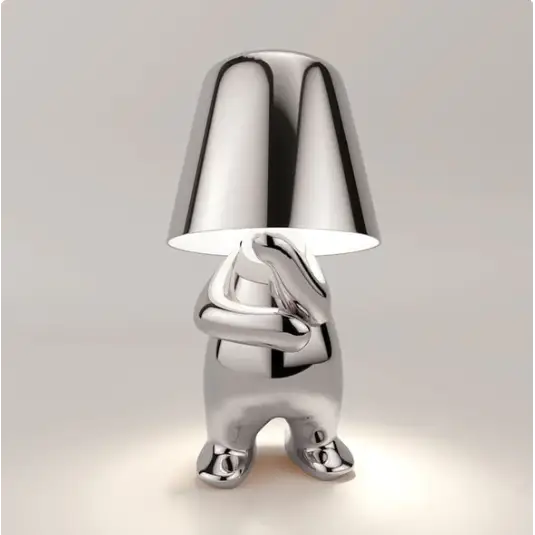 Lampa LED Mr. Gold w kolorze złotym, bezprzewodowa, idealna jako element dekoracyjny i źródło ciepłego światła.